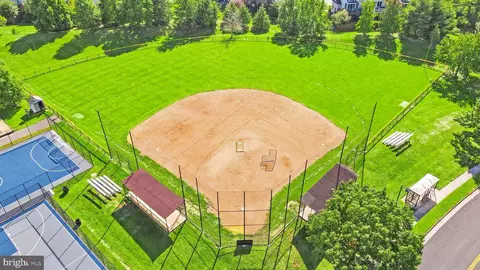 View/Area - 43932 Tavern Dr, Ashburn, VA 20147 photo 3 of 11