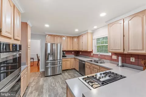 Kitchen - 43932 Tavern Dr, Ashburn, VA 20147 photo 1 of 4