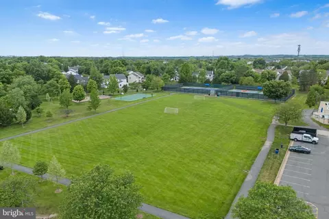 View/Area - 43932 Tavern Dr, Ashburn, VA 20147 photo 3 of 18
