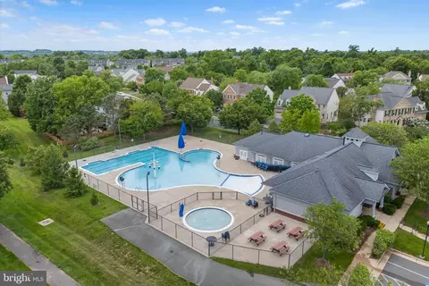 View/Area - 43932 Tavern Dr, Ashburn, VA 20147 photo 2 of 18