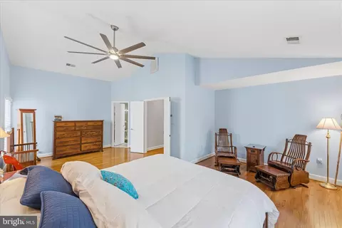 Bedroom - 43932 Tavern Dr, Ashburn, VA 20147 photo 2 of 6