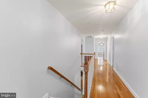 Entry Way - 43932 Tavern Dr, Ashburn, VA 20147 photo 4 of 6