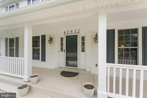 Exterior - 43932 Tavern Dr, Ashburn, VA 20147 photo 6 of 10