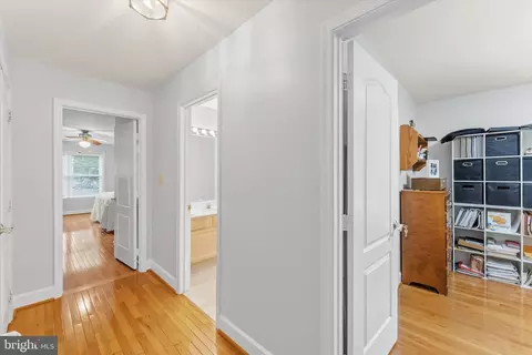 Entry Way - 43932 Tavern Dr, Ashburn, VA 20147 photo 5 of 6