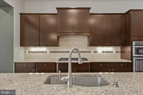 Kitchen - 42554 Dreamweaver Dr, Brambleton, VA 20148 photo 1 of 2