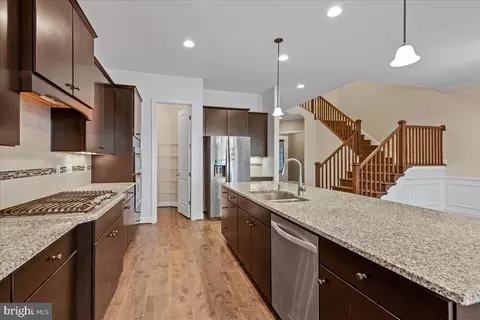 Entry Way - 42554 Dreamweaver Dr, Brambleton, VA 20148 photo 2 of 6