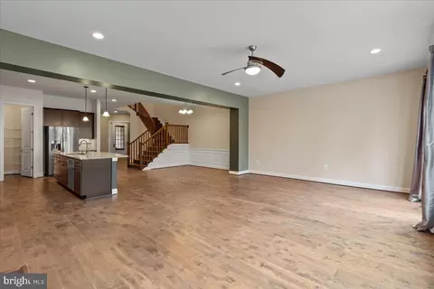 Living - 42554 Dreamweaver Dr, Brambleton, VA 20148 photo 2 of 6