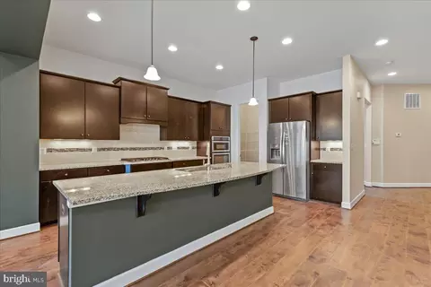 Kitchen - 42554 Dreamweaver Dr, Brambleton, VA 20148 photo 2 of 2