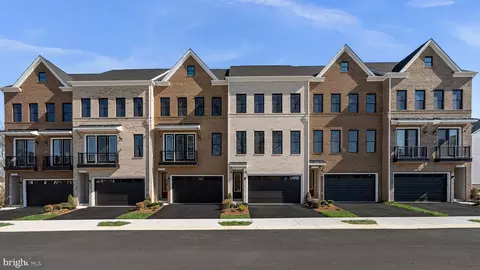 1 Shining Star Sq #TURNER 22-F2-RT, Ashburn, VA 20148