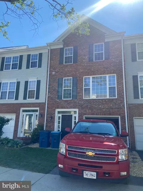 42888 Golf View Dr, Chantilly, VA 20152