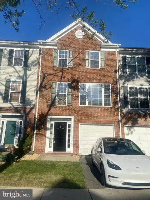 42888 Golf View Dr, Chantilly, VA 20152