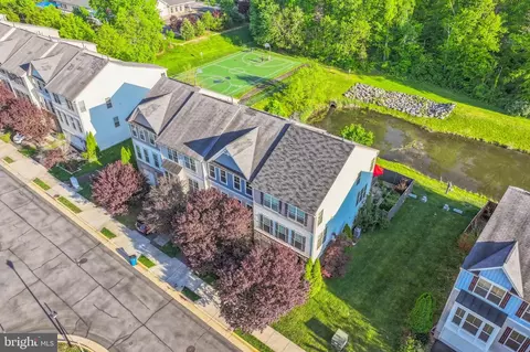 42621 Chisholm Dr, Broadlands, VA 20148