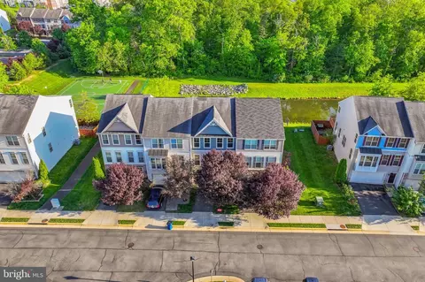 42621 Chisholm Dr, Broadlands, VA 20148