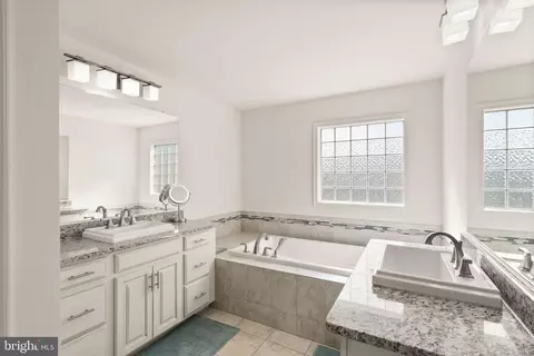 Bath - 23491 Epperson Sq, Brambleton, VA 20148 photo 1 of 3