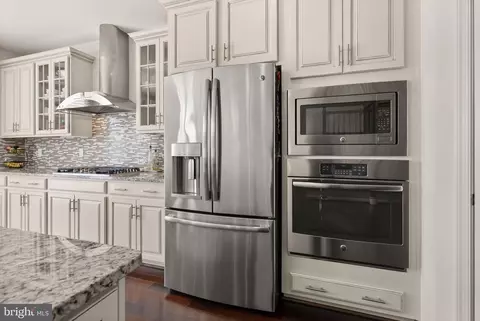 Kitchen - 23491 Epperson Sq, Brambleton, VA 20148 photo 7 of 9