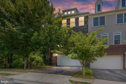 20344 Center Brook Sq, Sterling, VA 20165