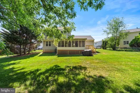 Exterior - 13 Red Wing Ct, Sterling, VA 20164 photo 7 of 10