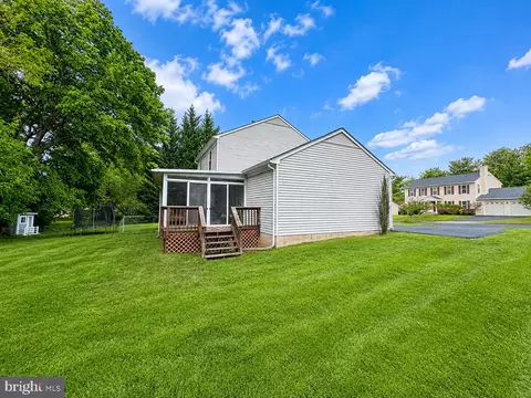 13 Red Wing Ct, Sterling, VA 20164 photo 2