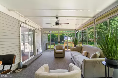 Exterior - 13 Red Wing Ct, Sterling, VA 20164 photo 6 of 10