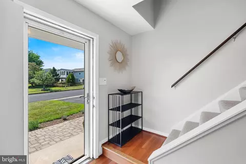 Entry Way - 13 Red Wing Ct, Sterling, VA 20164 photo 2 of 9