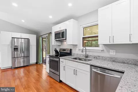 Kitchen - 13 Red Wing Ct, Sterling, VA 20164 photo 2 of 2