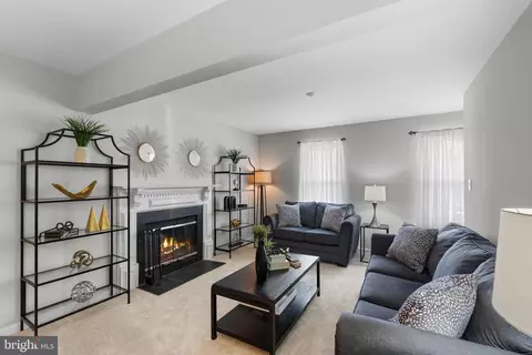 Living - 13 Red Wing Ct, Sterling, VA 20164 photo 1 of 1