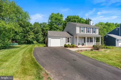 Exterior - 13 Red Wing Ct, Sterling, VA 20164 photo 2 of 10