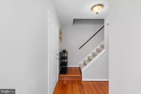 Entry Way - 13 Red Wing Ct, Sterling, VA 20164 photo 4 of 9