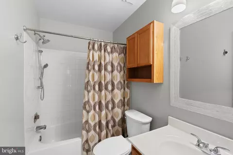 Bath - 13 Red Wing Ct, Sterling, VA 20164 photo 2 of 2