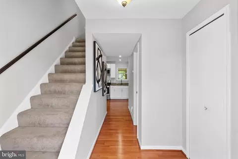 Entry Way - 13 Red Wing Ct, Sterling, VA 20164 photo 5 of 9