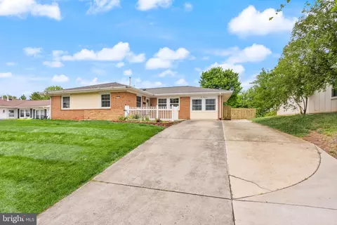 514 W Nettle Tree Rd, Sterling, VA 20164