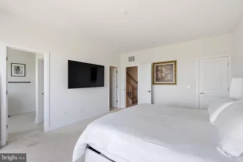 Bedroom - 20775 Lamlash Ter, Ashburn, VA 20147 photo 4 of 6