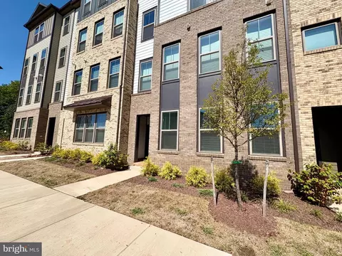 45948 Swallow Ter, Sterling, VA 20165