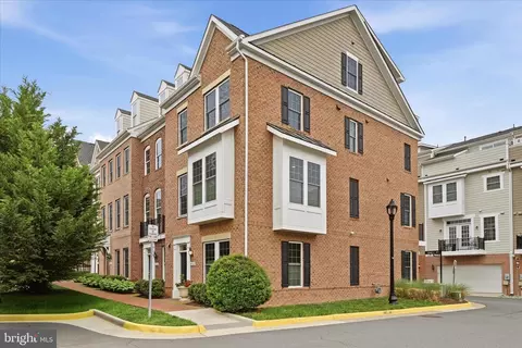 402 Haupt Sq SE, Leesburg, VA 20175