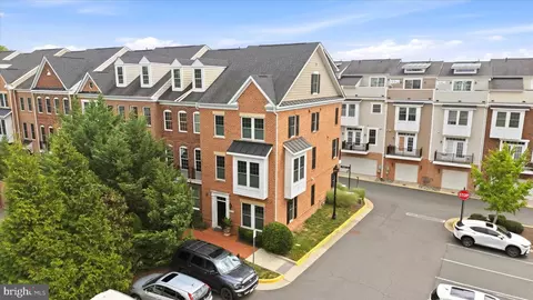 402 Haupt Sq SE, Leesburg, VA 20175