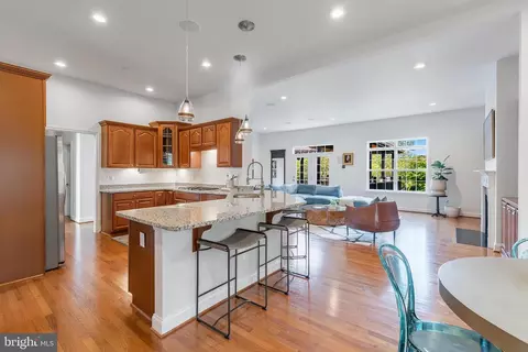 Kitchen - 42018 Mill Quarter Pl, Ashburn, VA 20148 photo 6 of 8