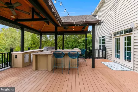 Exterior - 42018 Mill Quarter Pl, Ashburn, VA 20148 photo 17 of 21