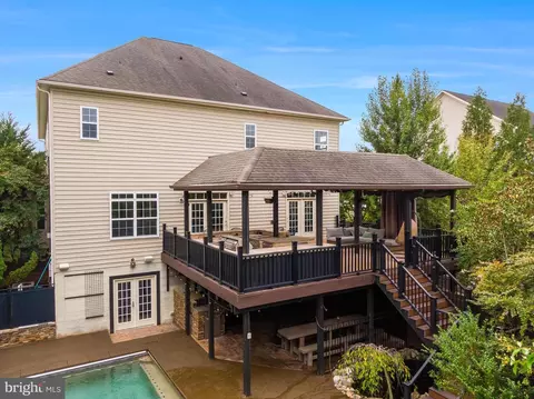 Exterior - 42018 Mill Quarter Pl, Ashburn, VA 20148 photo 20 of 21