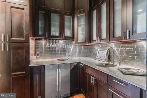Kitchen - 42018 Mill Quarter Pl, Ashburn, VA 20148 photo 7 of 8