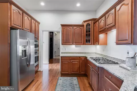Kitchen - 42018 Mill Quarter Pl, Ashburn, VA 20148 photo 2 of 8