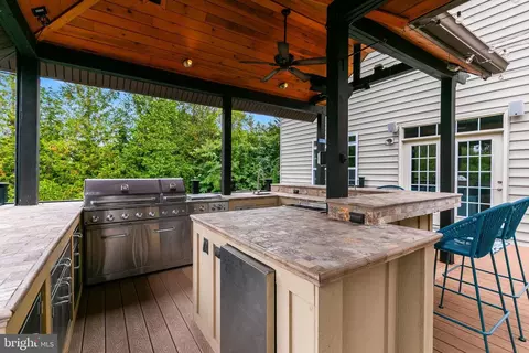 Exterior - 42018 Mill Quarter Pl, Ashburn, VA 20148 photo 19 of 21