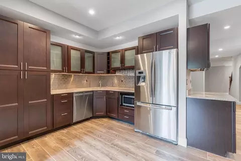 Kitchen - 42018 Mill Quarter Pl, Ashburn, VA 20148 photo 8 of 8