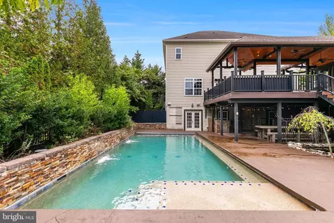 Exterior - 42018 Mill Quarter Pl, Ashburn, VA 20148 photo 9 of 21