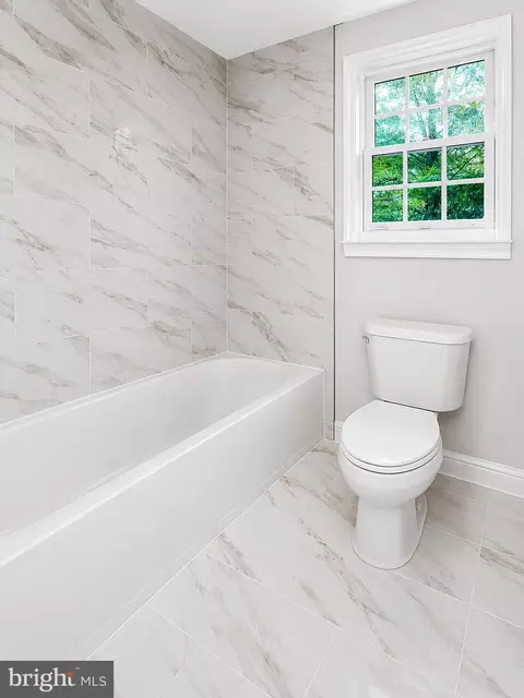 Bath - 42848 Sidney Pl, Ashburn, VA 20148 photo 3 of 8