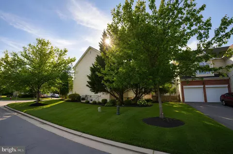 Exterior - 42848 Sidney Pl, Ashburn, VA 20148 photo 3 of 3
