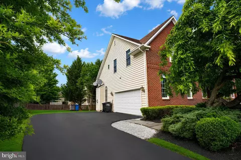 42848 Sidney Pl, Ashburn, VA 20148