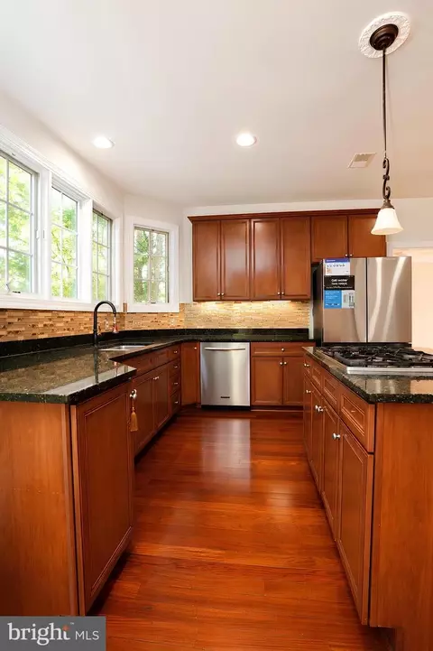 Kitchen - 42848 Sidney Pl, Ashburn, VA 20148 photo 1 of 2