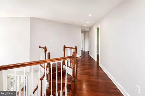 Entry Way - 42848 Sidney Pl, Ashburn, VA 20148 photo 3 of 5