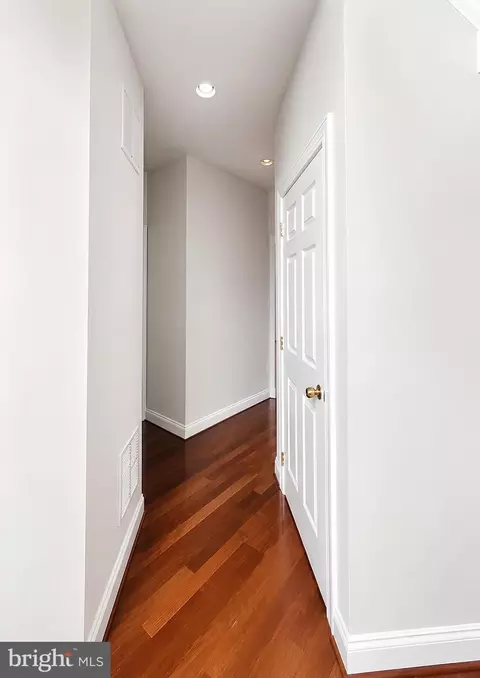 Entry Way - 42848 Sidney Pl, Ashburn, VA 20148 photo 4 of 5