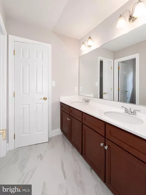 Bath - 42848 Sidney Pl, Ashburn, VA 20148 photo 4 of 8